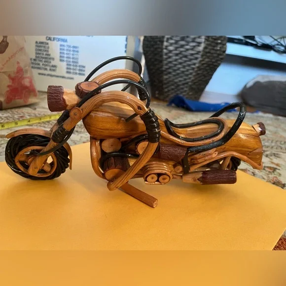 Wooden motor cycle - Picture 2 of 10